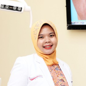 drg. Rifaat Nurrahma, Sp. Pros - Dentamedica Care Center 